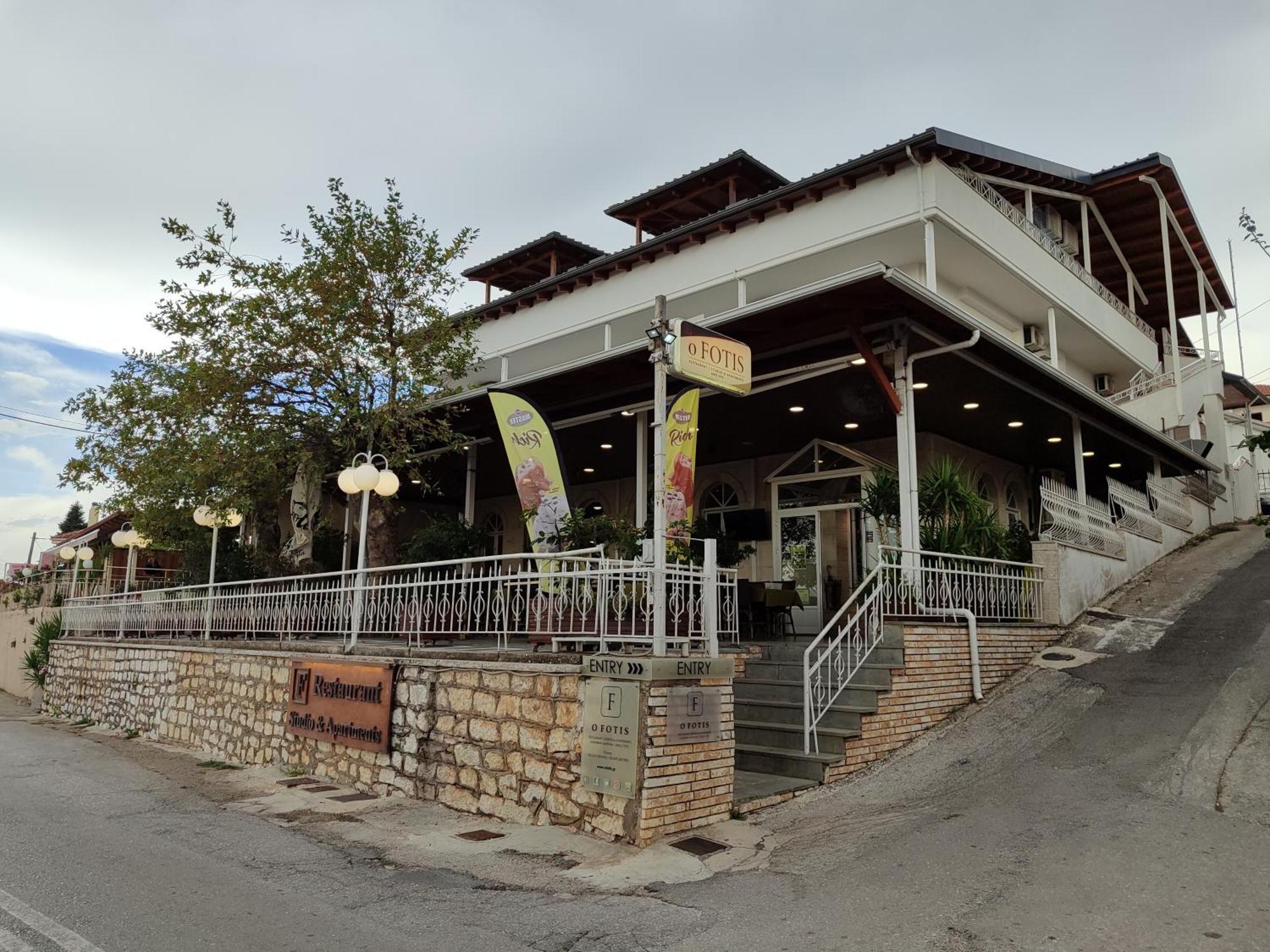 O Fotis Studios & Apartments Ioannina Exterior photo