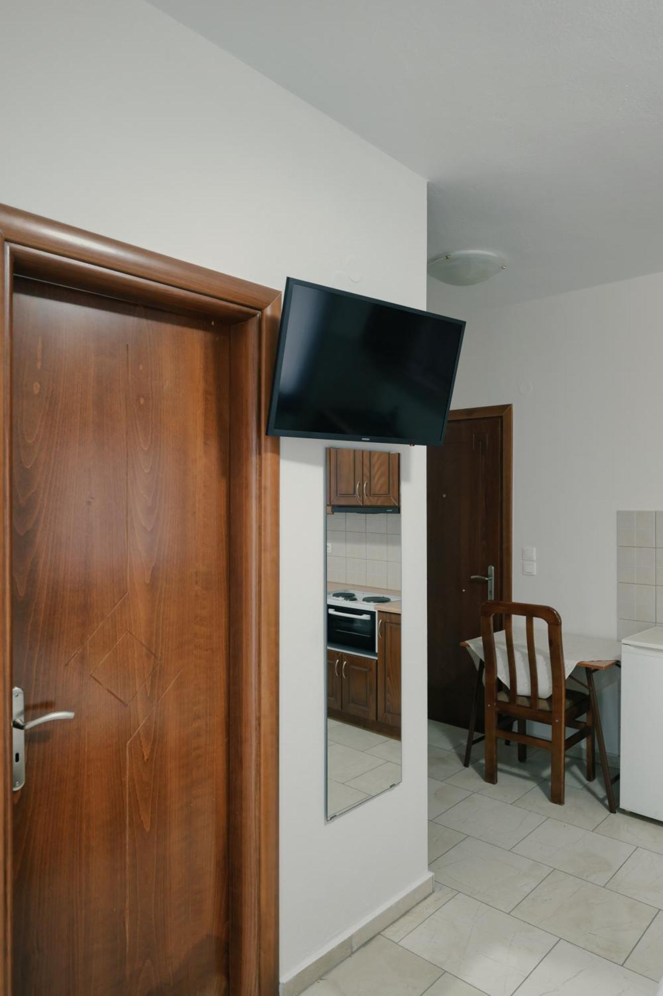 O Fotis Studios & Apartments Ioannina Exterior photo