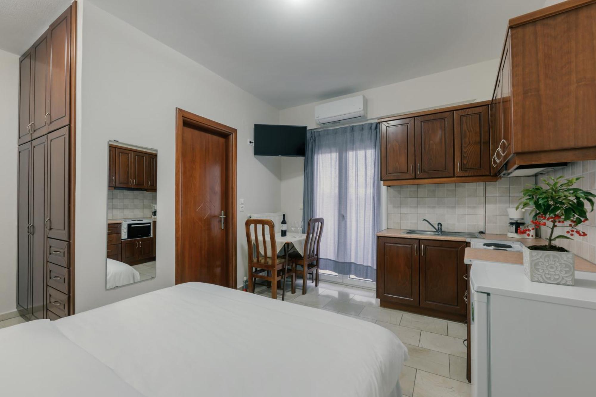 O Fotis Studios & Apartments Ioannina Exterior photo