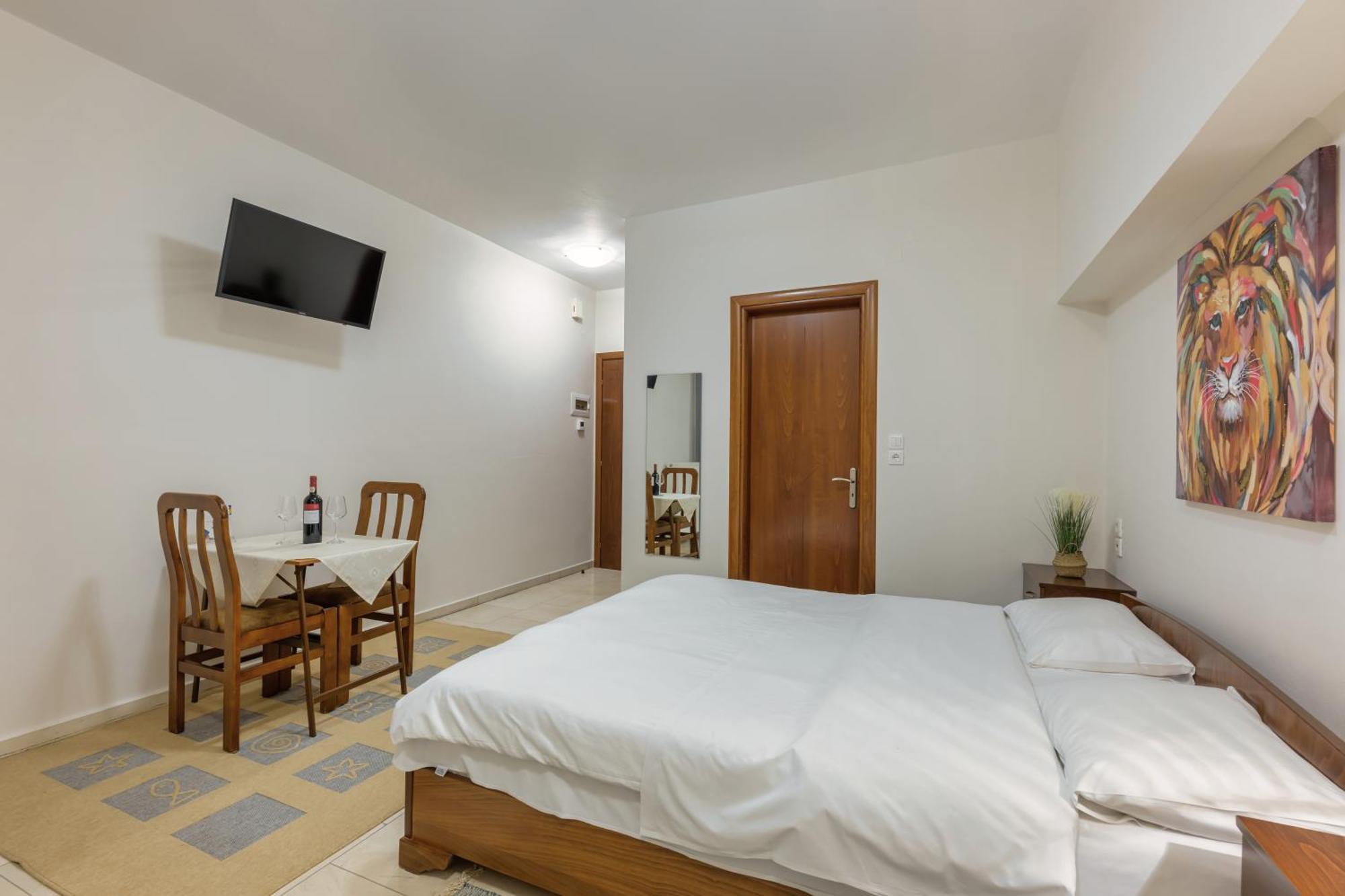 O Fotis Studios & Apartments Ioannina Exterior photo