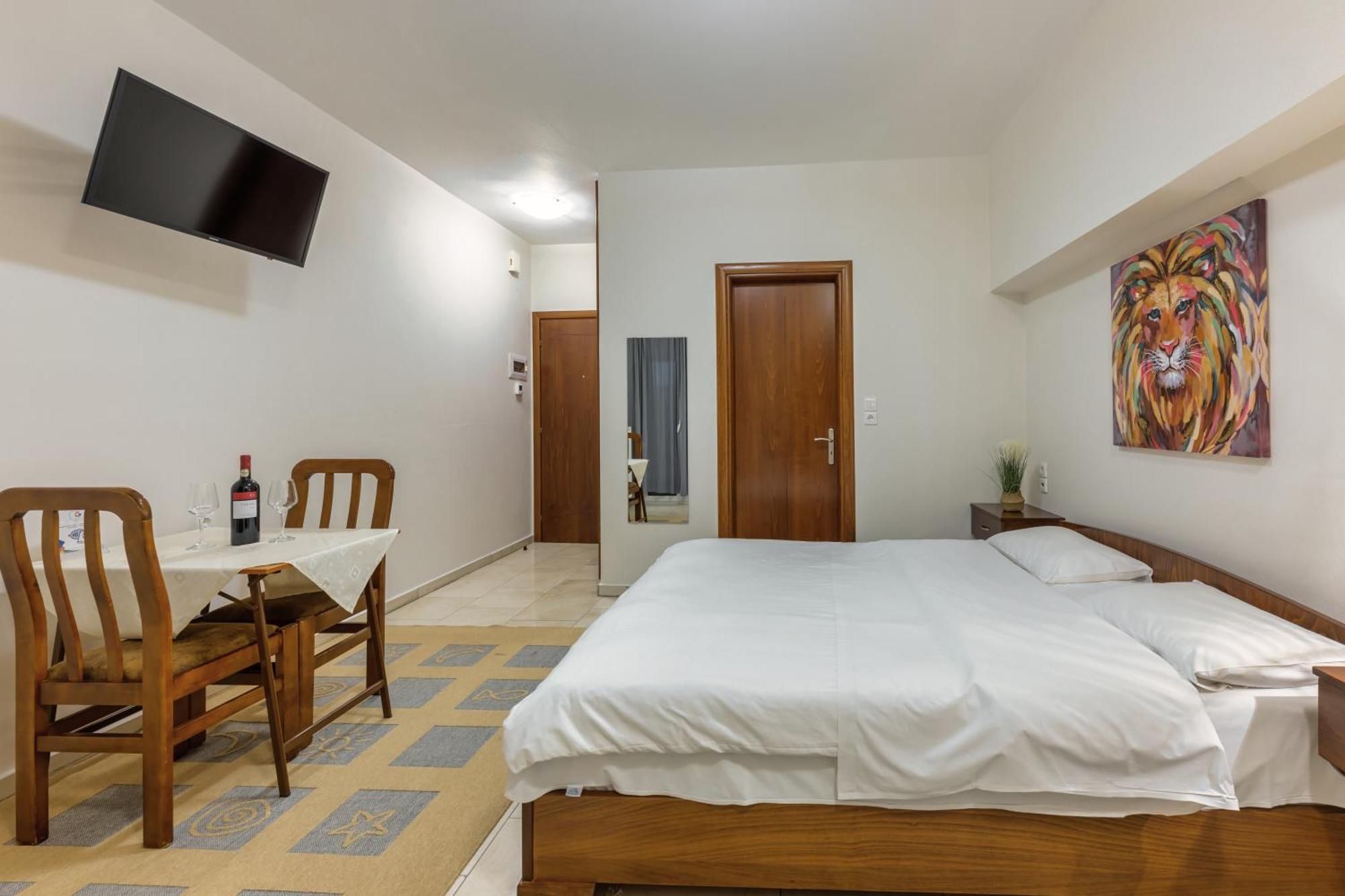 O Fotis Studios & Apartments Ioannina Exterior photo
